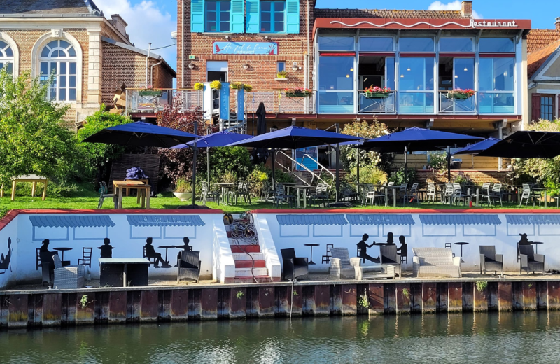 Au fil de l'Eau Long terrasse