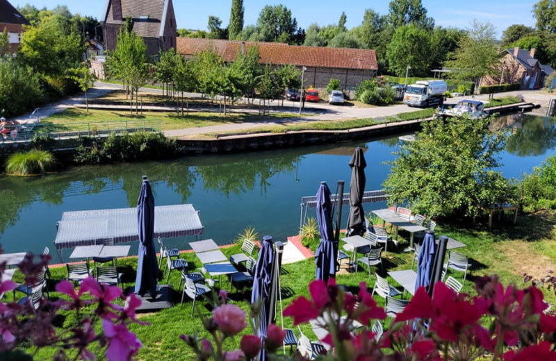 Au fil de l'Eau Long terrasse