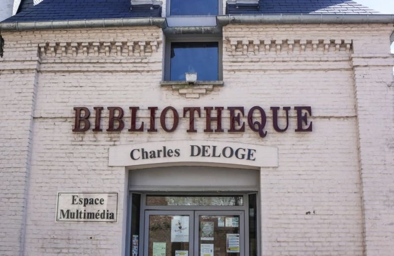 facade-bibliotheque-rue