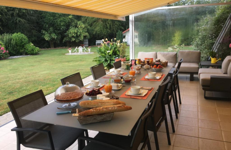 Petit-déjeuner terrasse