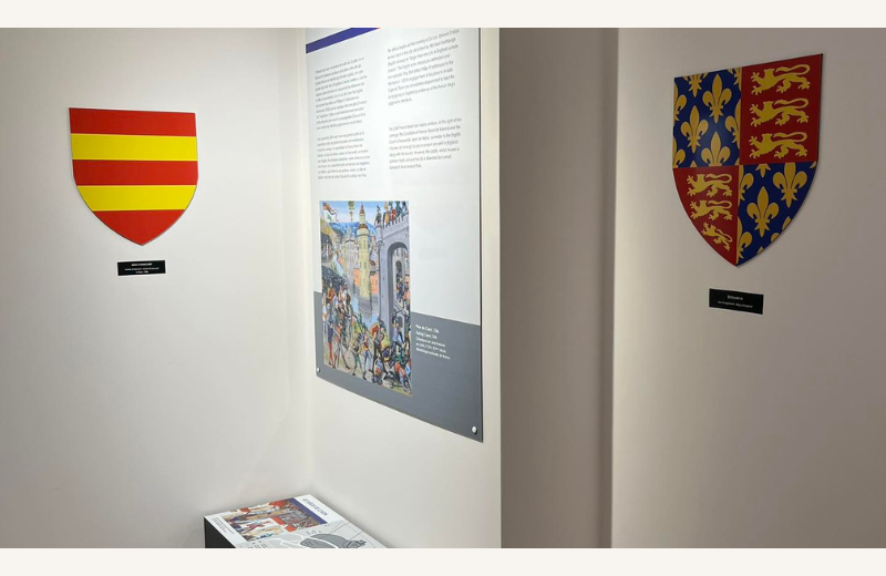 Dimensions photos SIM et site Internet - Blason 2  - crédit centre historique crécy la bataille