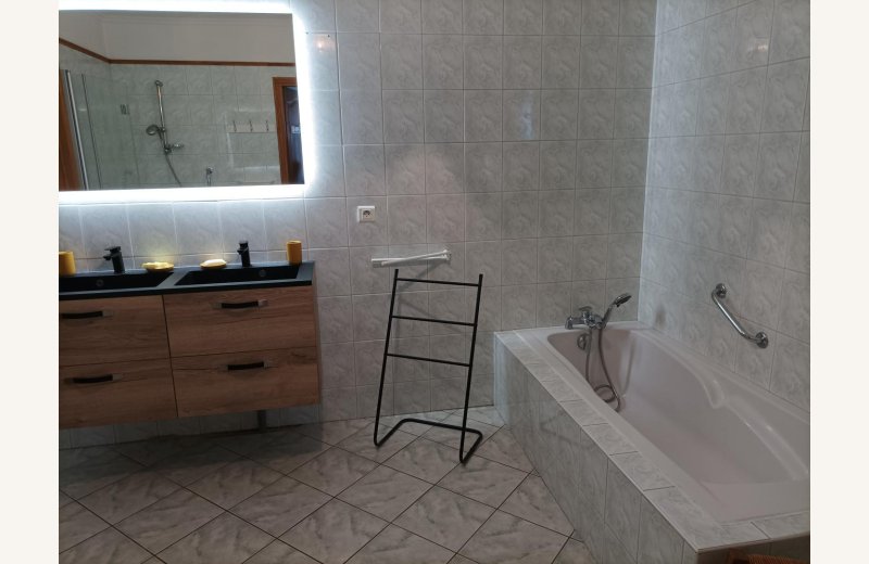 MORLAY-LES-PONTHOILE Le pré des Henson