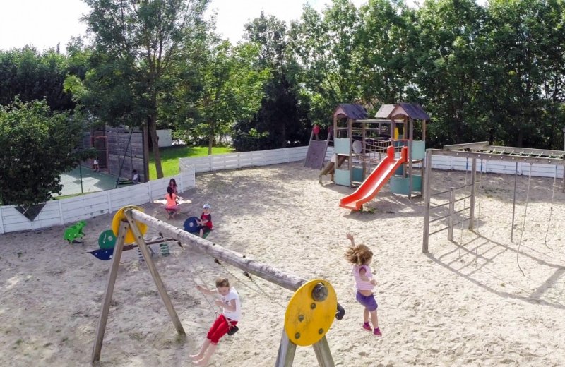 Camping la Haie Penée aire de jeux St Quentin en Tt Somme Picardie HautsdeFrance