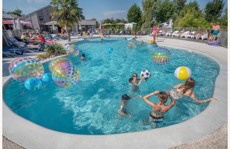HPAPIC0800010561 Flower Camping les Aubépines piscine ext Le Crotoy Somme HaustdeFrance