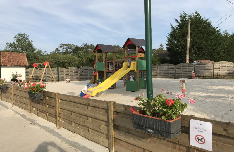 HPAPIC0800010569 La Garenne de Moncourt aire de jeux Rue Somme HautsdeFrance