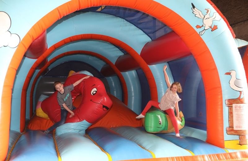 jeu gonflable camping baiedesomme