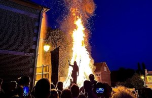 Feu de la Saint-Jean à Long