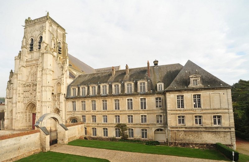 Abaye de Saint-Riquier Centre Culturel Départemental